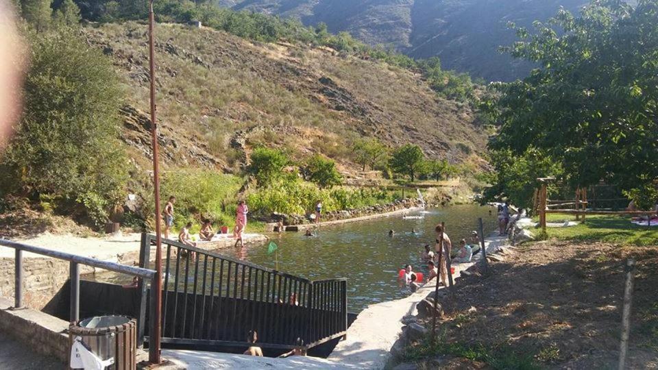 Alojamientos Rurales Hurdes Altas - La Antigua Guarderia 卡萨雷斯德拉斯乌尔德斯 外观 照片